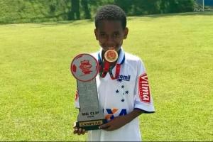 天才少年剧本！埃斯特旺10岁获耐克青睐，16岁征战巴甲初始身价即达1000万欧元。