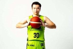 两场三分合计19中2！富永启生曾说本赛季三分球命中率争取到50％