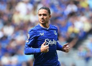 格拉利什感谢中场时教练的指导，并表示他全场最佳的选择是亚当-沃顿。