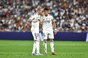 阿斯报：阿隆索为解决阿劳霍首发难题，居莱尔与马夫拉皮迪斯二选一