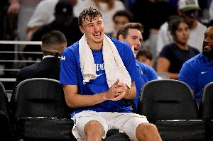 44号秀巴恩海泽盛赞弗拉格：他是划时代天才，能与其同场竞技实属难得机遇。