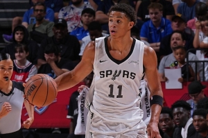 马刺新秀卡布：能和波波维奇交流太酷了，而且他还知道我的名字。