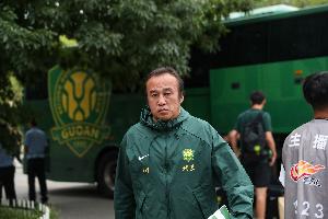 记者：陶伟出任国安主帅的几率不高，因其性格较为随和，能适应不同境遇。