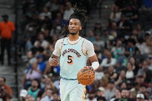 卡斯尔因膝盖瘀伤将缺席与龙狮的比赛，福克斯与哈珀同样确定缺阵。