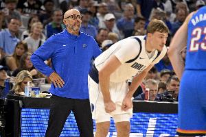 基德：弗拉格的表现令人难以置信，大家见识了他在防守、组织和得分方面的能力。