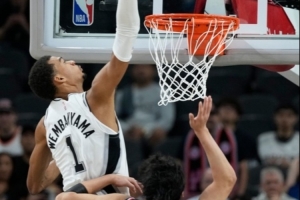 卡特-布莱恩特坦言：每日目睹文班的表现，他仿佛超乎真实。