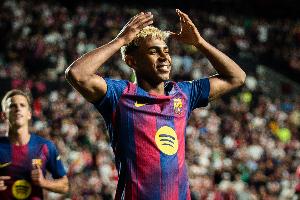 德科评价称，西班牙足协为球员提供了周到的保障，并认为亚马尔的出现是足球世界的宝贵财富。