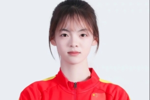 身高161cm的21岁后腰姜晨璟贡献绝杀，助武汉女足晋级，她不仅球技出众，颜值亦十分亮眼。