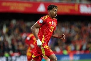 巴萨前高层：德拉富恩特缺乏俱乐部执教经验，过度使用亚马尔或因不懂轮换。