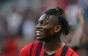 卡萨诺批评莱奥年年空谈，场上表现却难言出色，如今他已26岁，不复年轻。