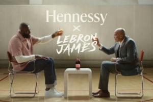 詹姆斯以“决定”的口吻进行广告，展现了他的成熟，并与过去那个草率的决定达成了和解。