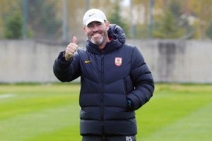 长春气温骤降，亚泰队将士们顶住严寒，全力备战保级关键战。