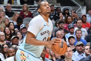 凯尔登-约翰逊26岁生日快乐！送上最真挚的祝福！