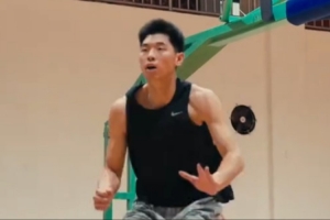 汗水见证成长！崔永熙康复训练实录：跑跳变向、撸铁举重，每一步都坚实有力。