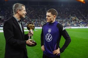 维尔茨今日赛前荣膺德国足球先生，此前他已在45场比赛中贡献16球15助。