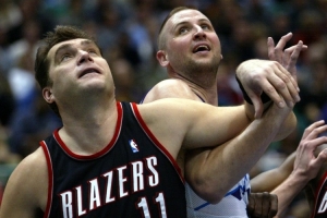 球队主持人：有人将杨瀚森比作年轻版的萨博尼斯，但我们不愿苦等他十年才成长为那样的球员。