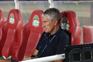 《足球报》报道称，北京国安俱乐部内部对于塞蒂恩在亚冠赛事中的战术安排感到困惑不解，而此前的惨痛失利最终成为了压垮骆驼的最后一根稻草。