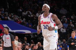 纳斯表示，球队四号位尚有空缺，博纳是潜在人选之一，若与恩比德搭档，他将更多出任五号位。