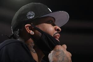 艾弗森欣赏库里的比赛风格，并认为其为人处世与竞技心态都值得学习。