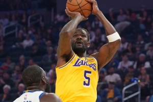 雷迪克盛赞艾顿挡拆表现出色，并指出他获得了一些未被队友把握的出手机会。