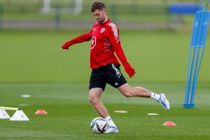 32岁后卫本-戴维斯将迎来威尔士国家队百场里程碑，下一场对阵比利时。