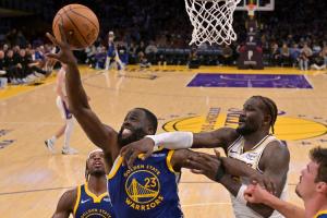 追梦赛中吐槽裁判：湖人罚球数19-0我勇 老詹&卢卡还都没打呢