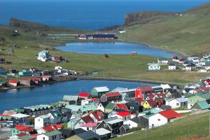 “渔夫”在世界尽头谱写绿茵童话：法罗群岛百年足球心脏持续跳动。