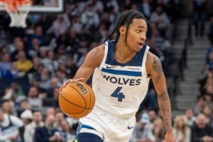 芬奇盛赞迪林厄姆27分9助表现：他持续提速，为队友制造轻松出手机会