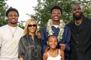 勒布朗：我妻子有父母和兄弟姐妹 安定下来和她同居是不同的经历