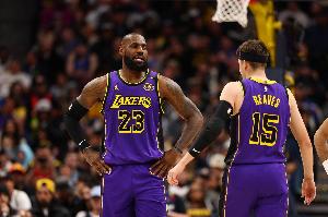 里夫斯盛赞詹姆斯：他能增强队友的自信，脸上总是挂着笑容，看起来似乎从未有过烦恼。