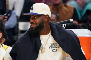 詹姆斯：我告诫过财务顾问别有私心，否则他会自食其果。