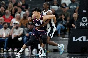 媒体人指出，NBA季前赛采用邀请制，因此马刺、快船和森林狼等队还需向广州支付出场费。