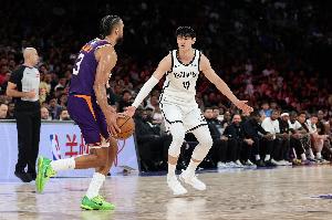 曾凡博：每位球员都配有发展教练，团队需围绕核心球员协作。