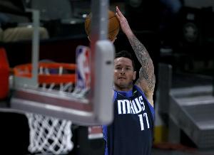 东契奇透露，与雷迪克成为队友期间，雷迪克已基本丧失跑动能力，当时球队进攻主要依靠他来带动。