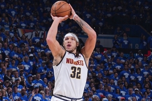 上赛季命中率达44%，阿德尔曼表示戈登通过苦练，将三分球练成了像基德那样的水准。