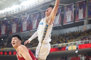 据媒体人透露，曾凡博因伤未能参加原计划赴美的训练营及夏季联赛。