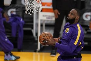 文胖：若湖人开局战绩不佳，结合詹姆斯休赛期的言论，他亦非不可交易。