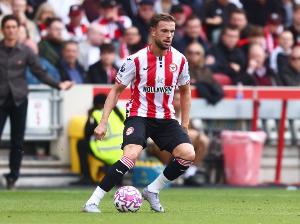 英格兰必须带乔丹-亨德森去世界杯，他是个领袖——本-福斯特谈。