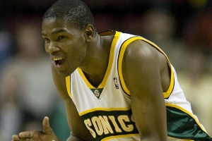 KD表示，效力超音速时期外界舆论远不及现今喧嚣，他当时只专注于自己的小天地。