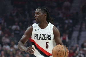 霍勒迪：大家都以为我被交易到开拓者不开心 但其实我很兴奋