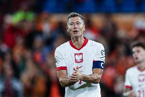 波兰主帅就莱万受伤一事发表看法，他表示莱万遭遇的是肌肉伤病，导致他无法继续比赛，对于这次受伤他表示无法理解。