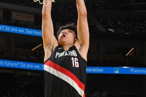 开拓者自媒体：杨瀚森落泪展现其对球队的热爱，有他何其有幸。