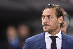 托蒂指责斯帕莱蒂：他执教罗马的目的是为了逼我退役，而俱乐部则暗中支持他。