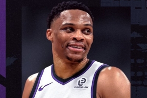 国王官方宣布：球队正式与9届全明星威少签下一份价值360万美元的底薪合同。