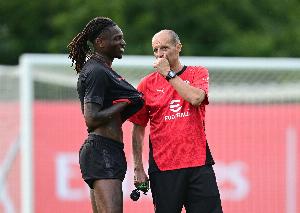 根据《米兰体育报》的消息，拉比奥特与普利西奇将缺席对阵佛罗伦萨的比赛，莱奥则将重返首发阵容。