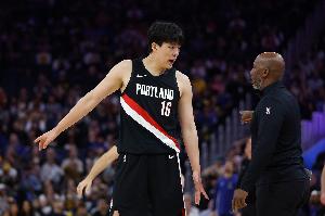 爵士内线储备充足让杨瀚森在防守上不适应 比卢普斯可以试试双塔