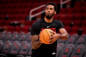 知名记者透露，火箭队正寻求以一个合理的价格为伊森完成续约，合同条款可能与给小贾的5年1.22亿合同相近，或略低于该合同。