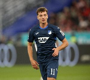 据天空体育报道，巴萨正在关注霍芬海姆前锋阿斯拉尼，该球员在明年夏天拥有一项解约条款。