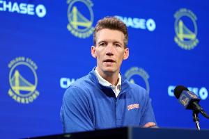 拉科布坦言常责备邓利维预算超支，邓利维则反问“这不是你想要的方案吗？”