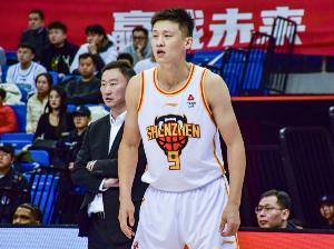 家门口迎来全运会五届赛事！媒体人盛赞周鹏展现老将领袖风范。